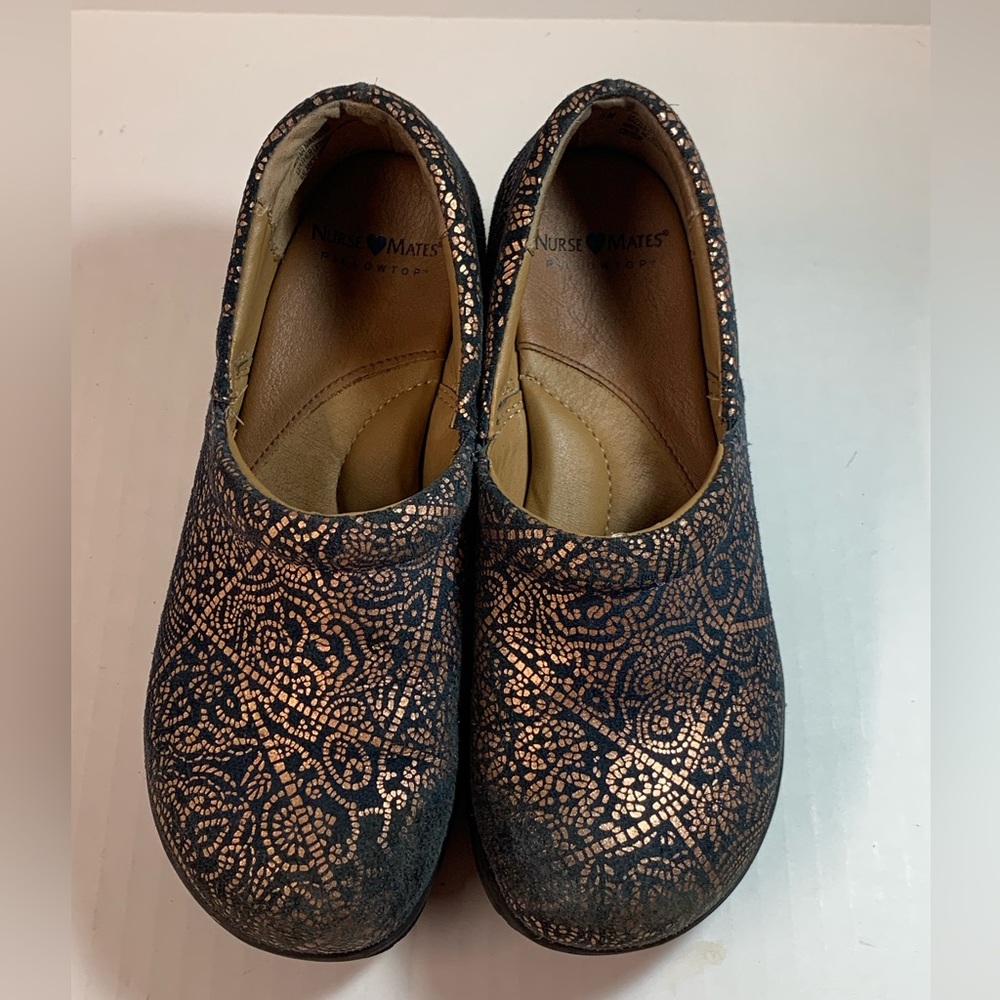 Nurse Mates Pillow-top clogs size 5M